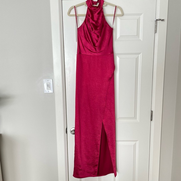 Chi chi London Chrysta halter neck hammered satin gown - Picture 5 of 15